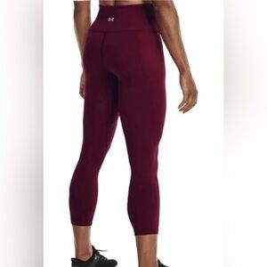 EUC Under Armour Meridian Dark Red Maroon Side Pockets Capri Leggings